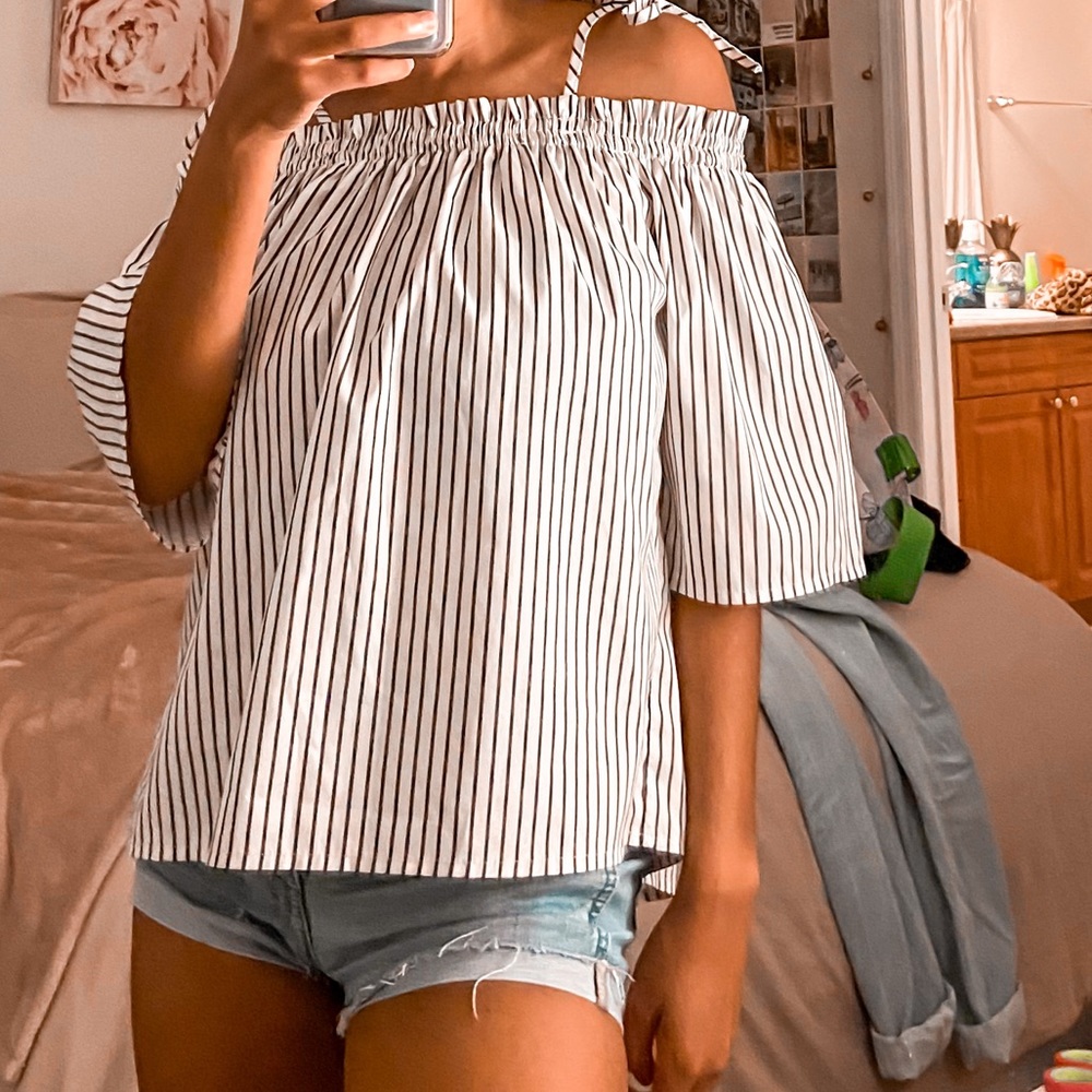 Franscesca’s Striped Off the Shoulder
